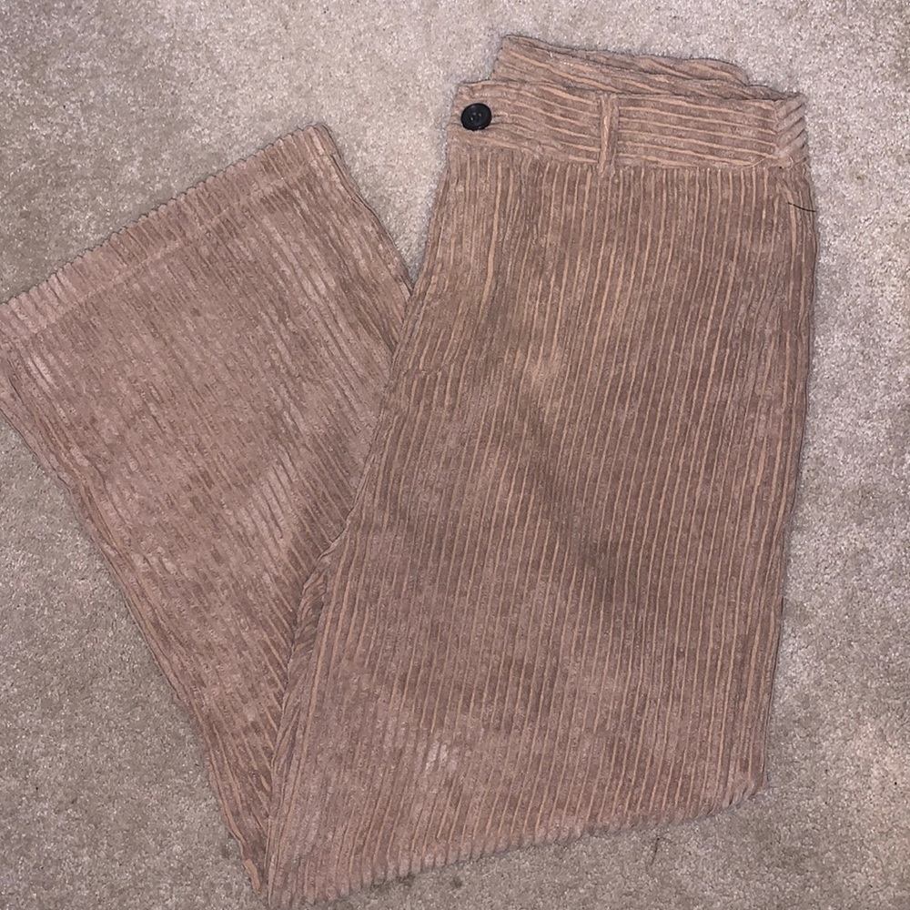 *NWT* Lulu’s corduroy straight leg pants